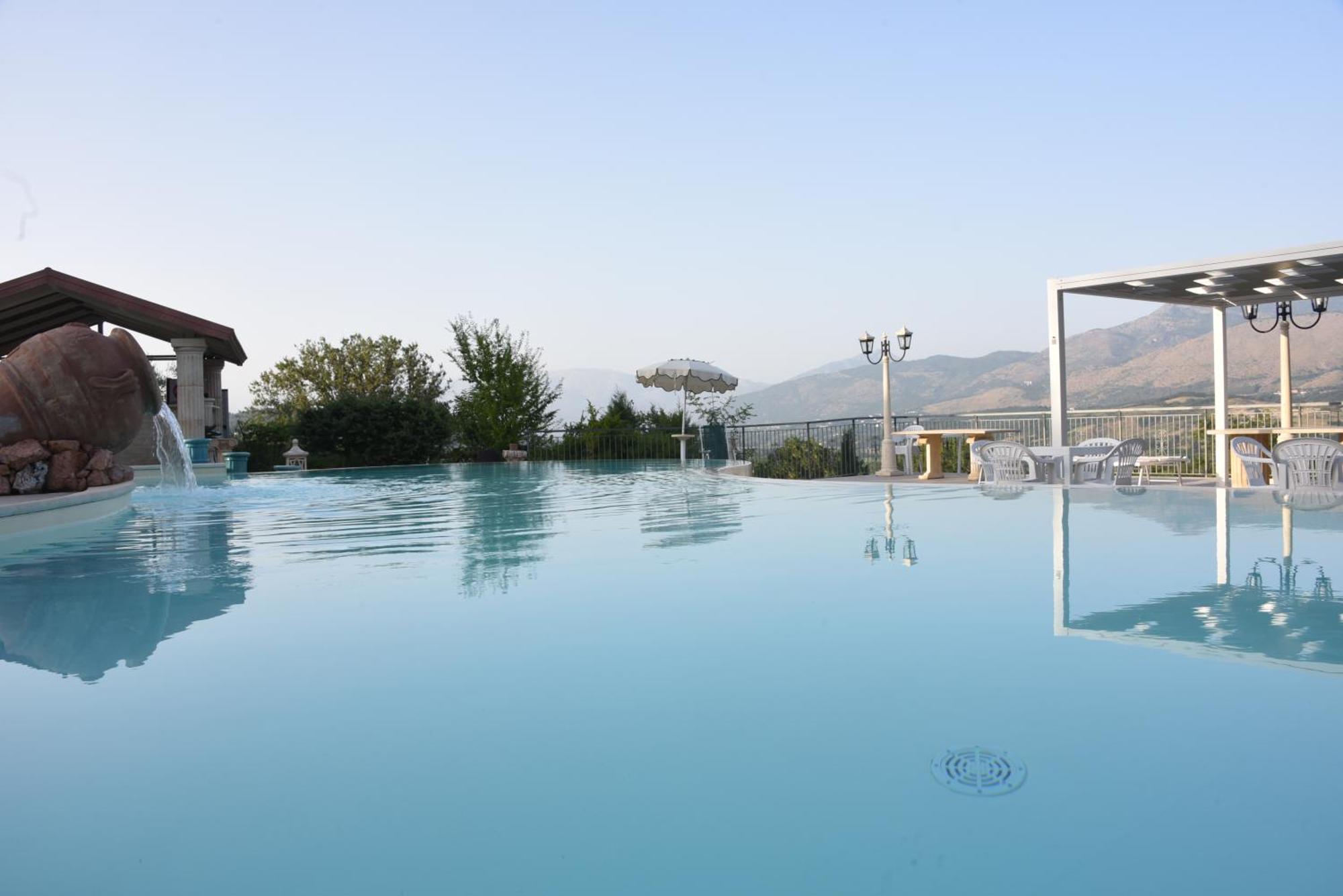 Bosco D'Olmi Country House Sant'Andrea del Garigliano Kültér fotó